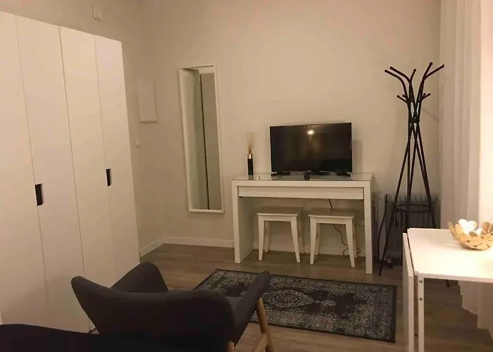 Charming Studio Apartment In Campolide - 2F