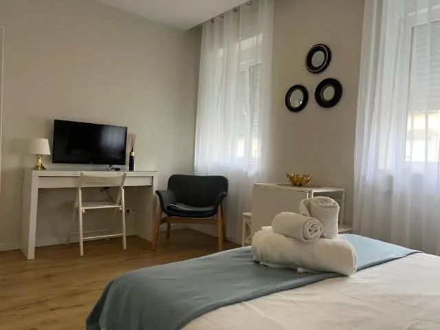 Charming Studio Apartment In Campolide - 2F