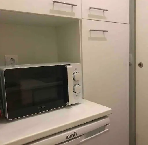 Charming Studio Apartment In Campolide - 2F